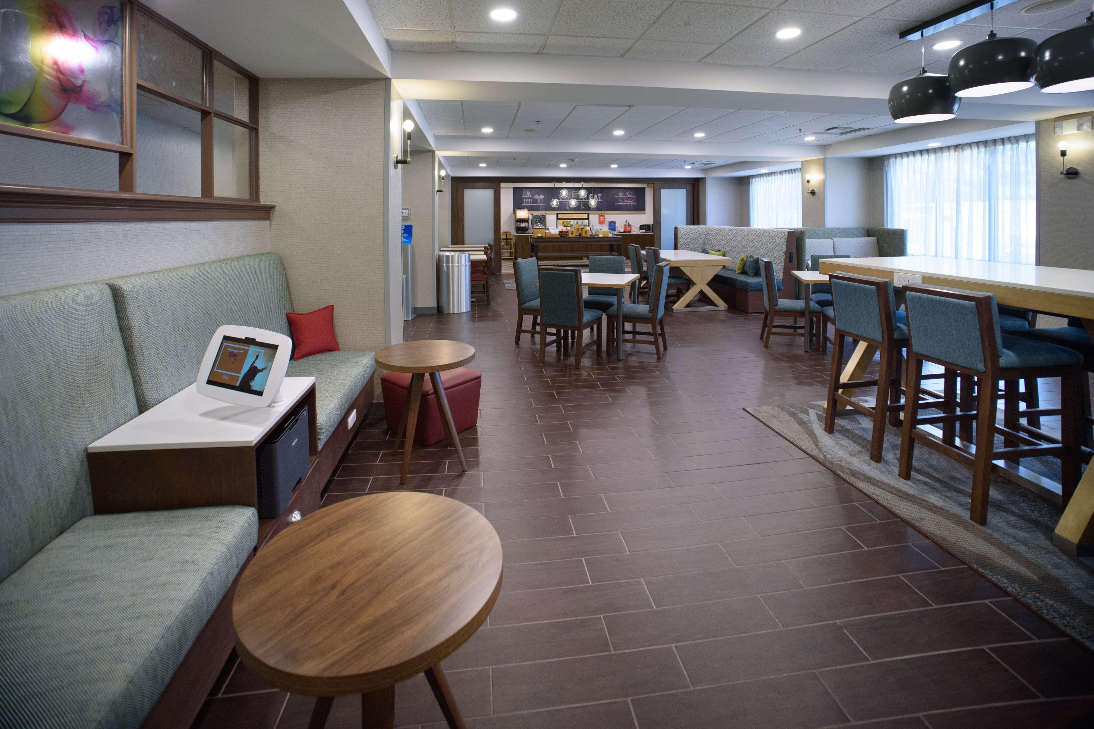 Hampton Inn Fayetteville Exterior photo