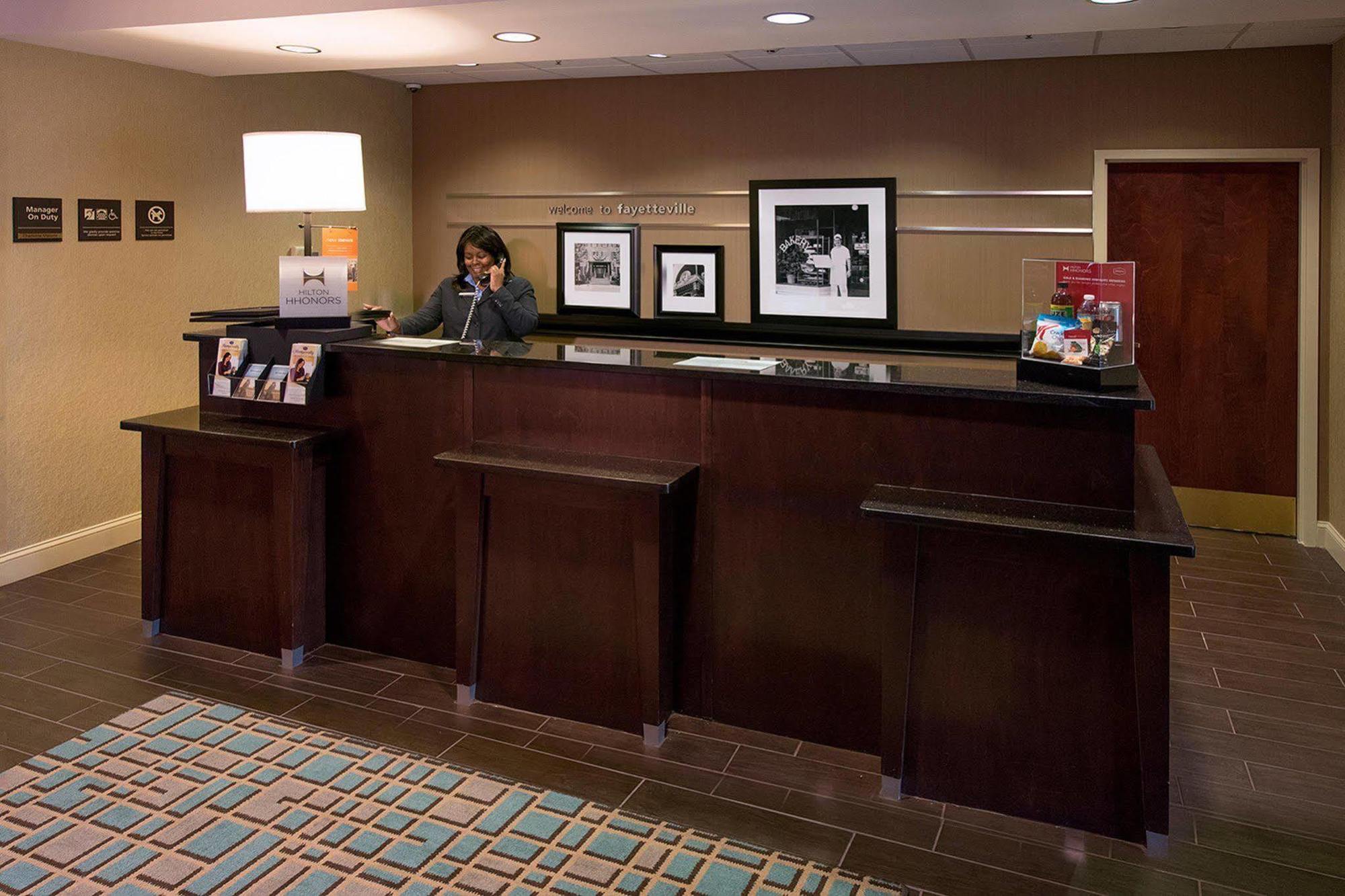 Hampton Inn Fayetteville Exterior photo