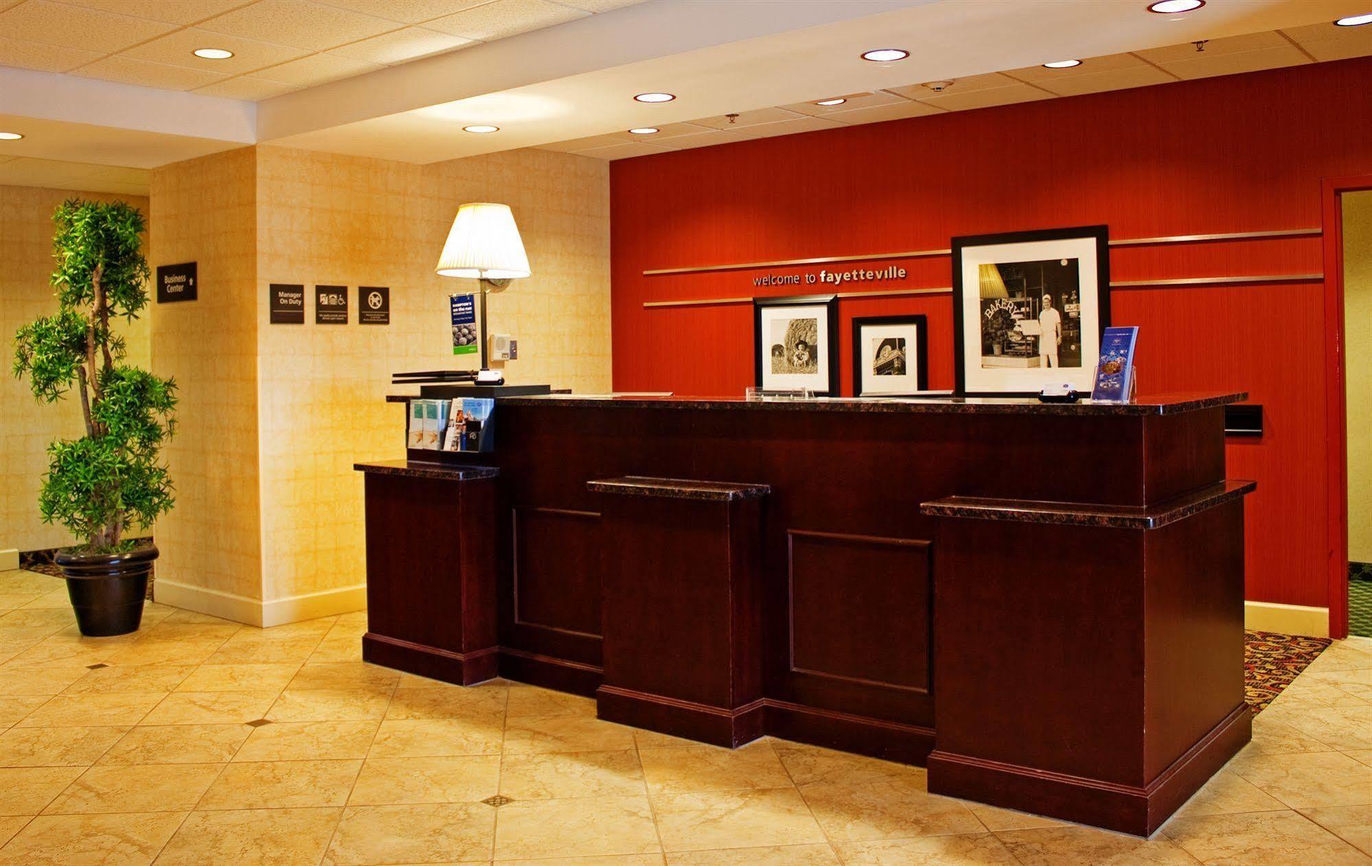 Hampton Inn Fayetteville Exterior photo
