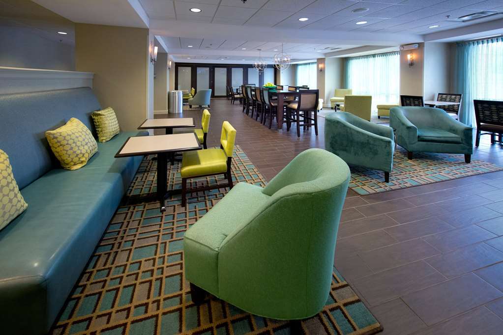 Hampton Inn Fayetteville Interior photo