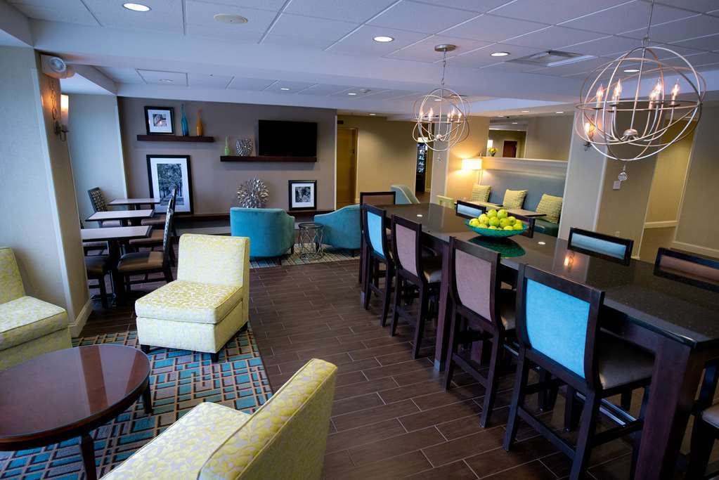Hampton Inn Fayetteville Interior photo