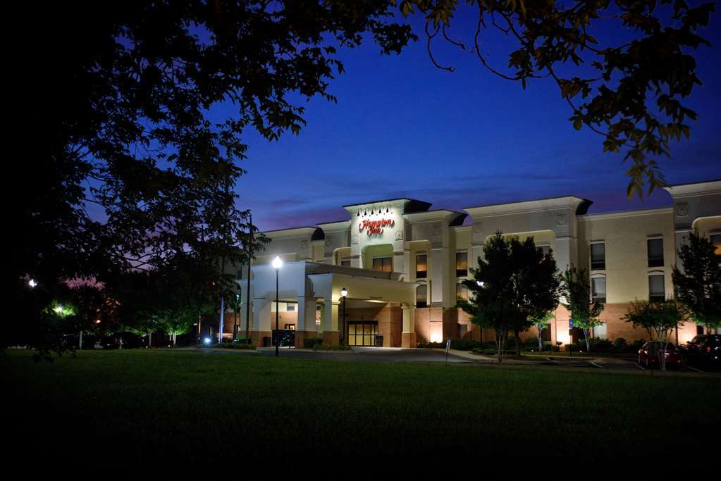 Hampton Inn Fayetteville Exterior photo