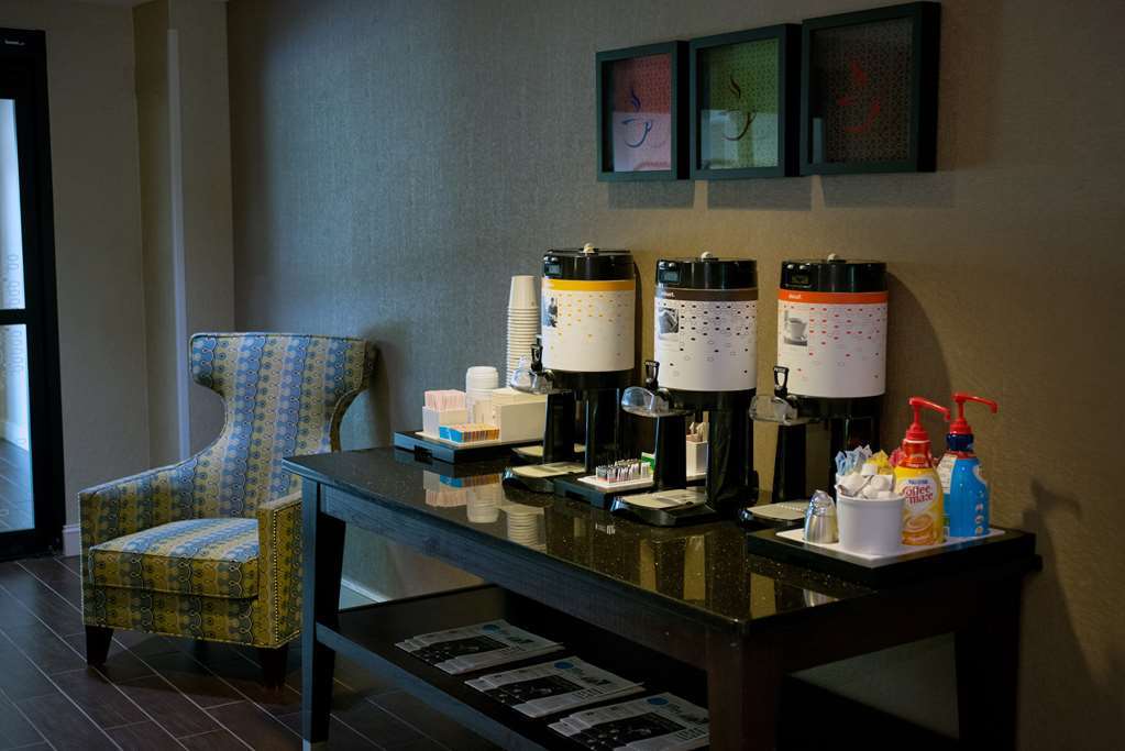 Hampton Inn Fayetteville Interior photo