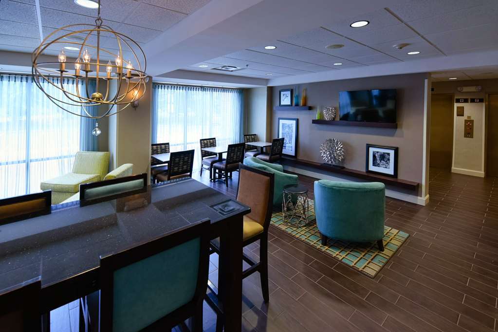 Hampton Inn Fayetteville Restaurant photo