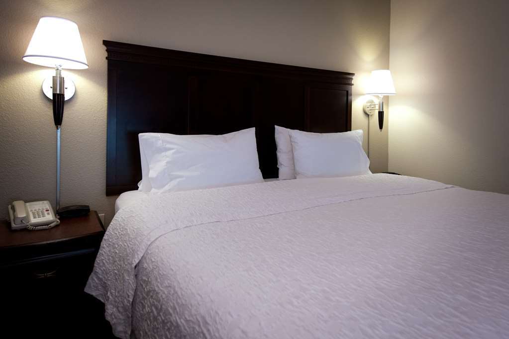 Hampton Inn Fayetteville Room photo