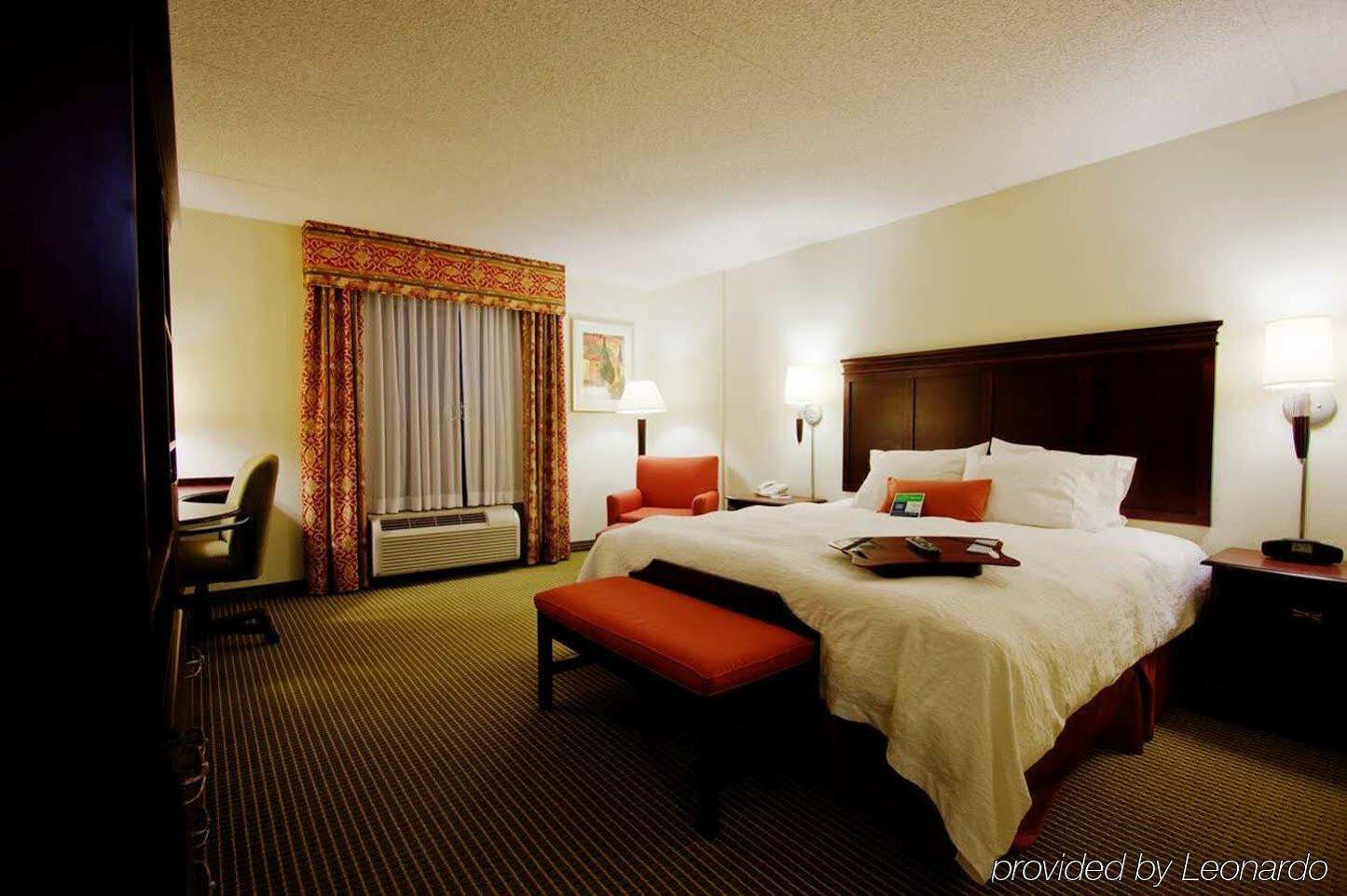 Hampton Inn Fayetteville Exterior photo